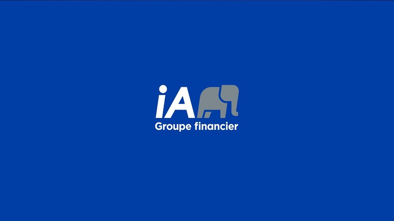 Logo blanc iA Groupe financier avec une icône d'éléphant gris sur fond bleu.